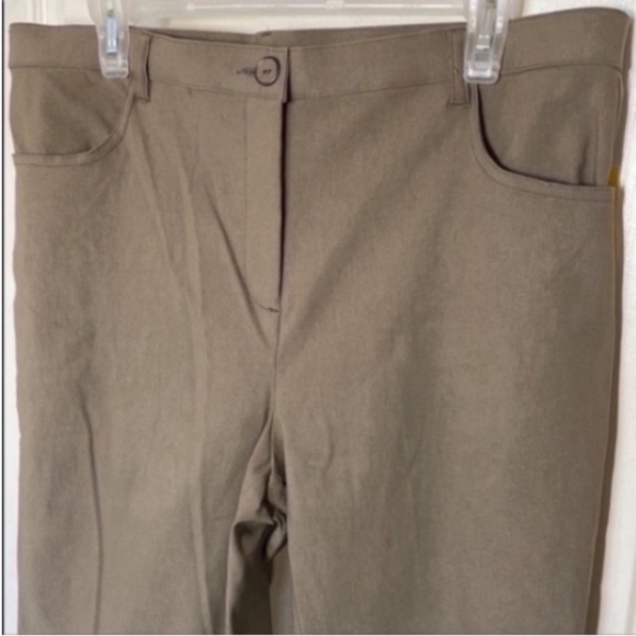 Coconut Row Bermuda Shorts Tan Khaki Beige Neutral Stretchy Shorts Longer Length - Picture 5 of 16